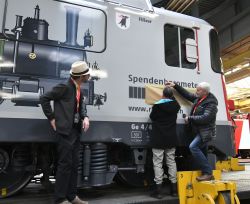 Enthüllung des Spendenbarometers, die Spannung steigt.