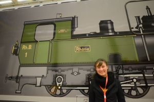 Grafikerin (bei Süsskind SGD) Michaela Rapp, vor der Typenskizze, Foto Christian Ticar