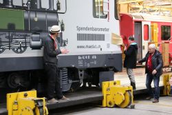 Enthüllung des Spendenbarometers, neu mit 16 Brikett's