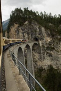 Donatoren-Express auf dem Landwasserviadukt